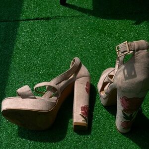 This platform heel Was worn once. I brought it from forever 21.